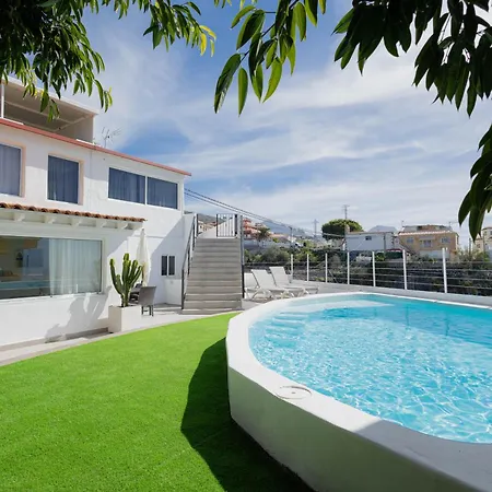 Countryside Elegant 4-bedroom Suite, Pool & Garden