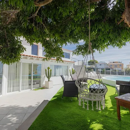 Countryside Elegant 4-bedroom Suite, Pool & Garden