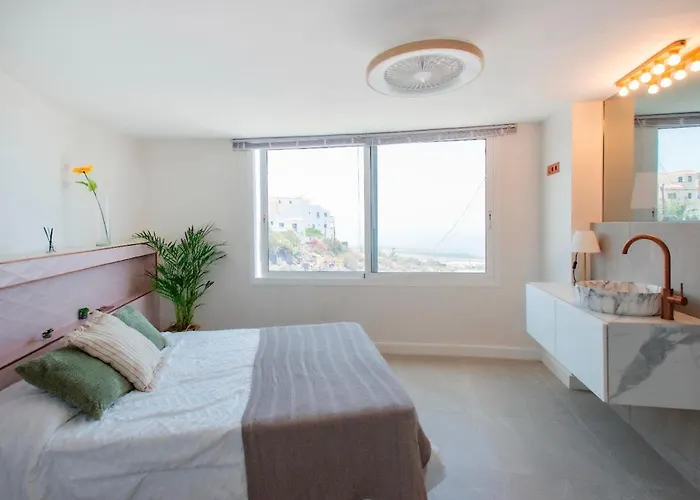 Countryside Elegant 4-bedroom Suite, Pool & Garden 度假居