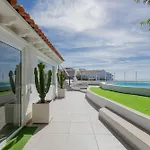 Vakantiehuis Countryside Elegant 4-bedroom Suite, Pool&garden *