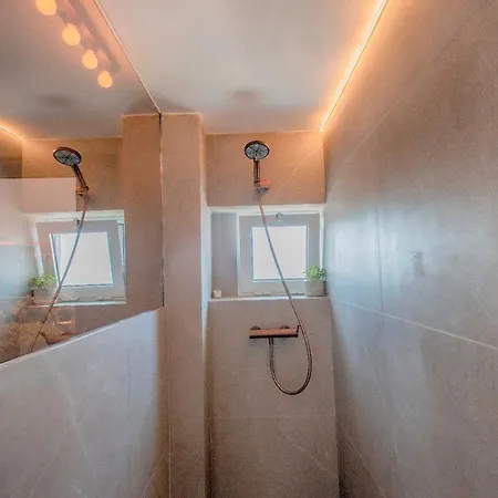 Countryside Elegant 4-bedroom Suite, Pool & Garden * Los Menores