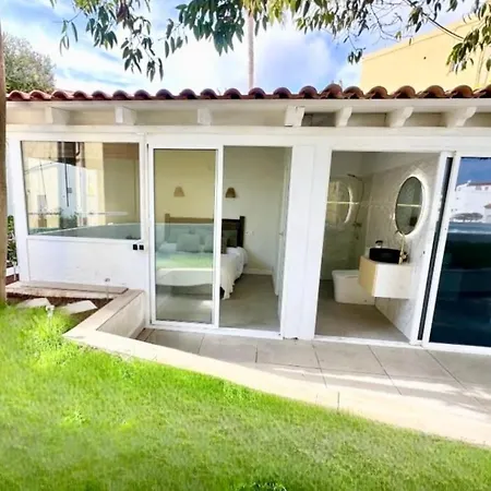 Countryside Elegant 4-bedroom Suite, Pool & Garden Tatil Evi Los Menores