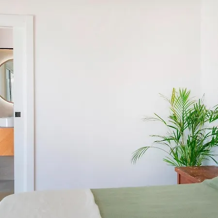 Ferienhaus Countryside Elegant 4-bedroom Suite, Pool & Garden Los Menores