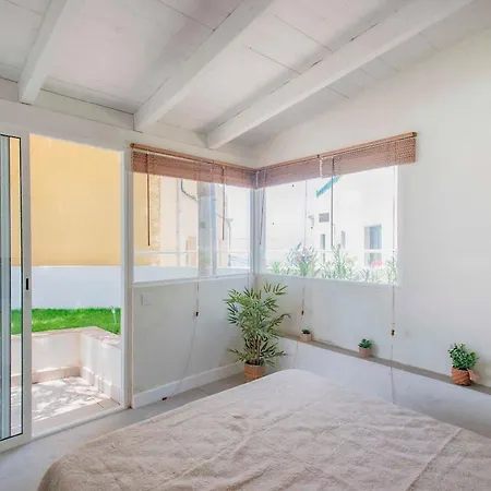 Countryside Elegant 4-bedroom Suite, Pool & Garden