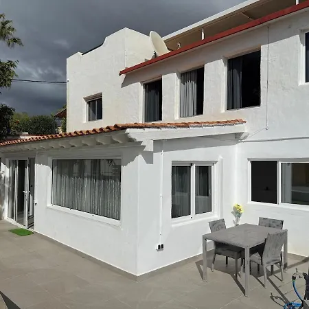 Ferienhaus Countryside Elegant 4-bedroom Suite, Pool & Garden Los Menores