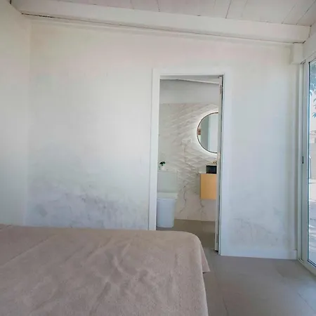 Countryside Elegant 4-bedroom Suite, Pool & Garden