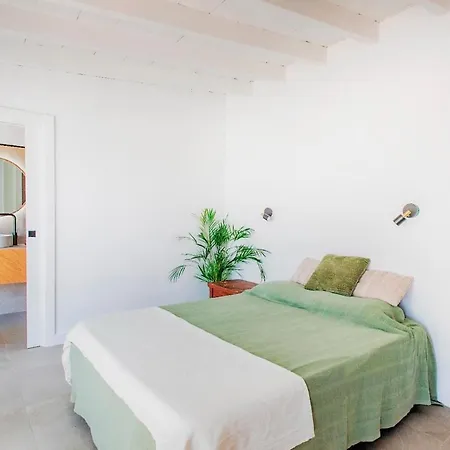 Countryside Elegant 4-bedroom Suite, Pool & Garden * Los Menores