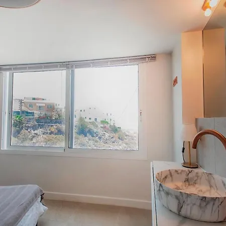 Countryside Elegant 4-bedroom Suite, Pool & Garden Ferienhaus