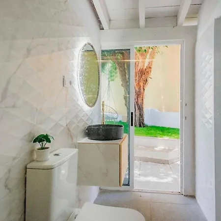 Countryside Elegant 4-bedroom Suite, Pool&garden Los Menores