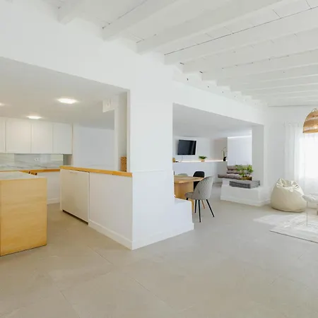 Countryside Elegant 4-bedroom Suite, Pool&garden Vakantiehuis Los Menores