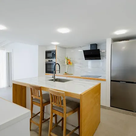 Ferienhaus Countryside Elegant 4-bedroom Suite, Pool & Garden *